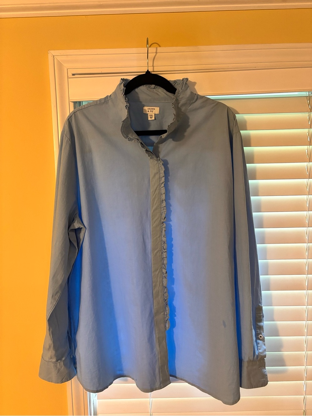 crown & ivy Light Blue Ruffle Collar Button-Front Blouse